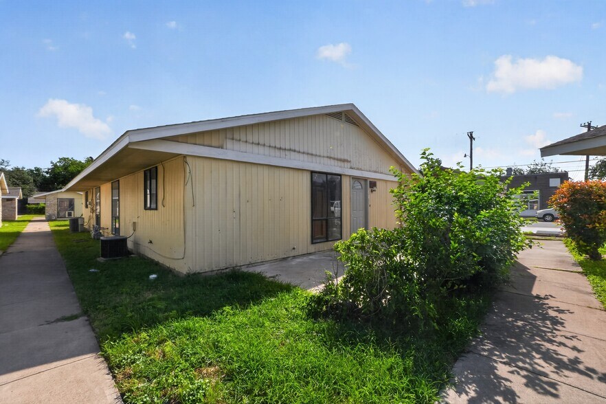 More Photos Of 1500 Park Ln, Georgetown Multifamily For Sale
