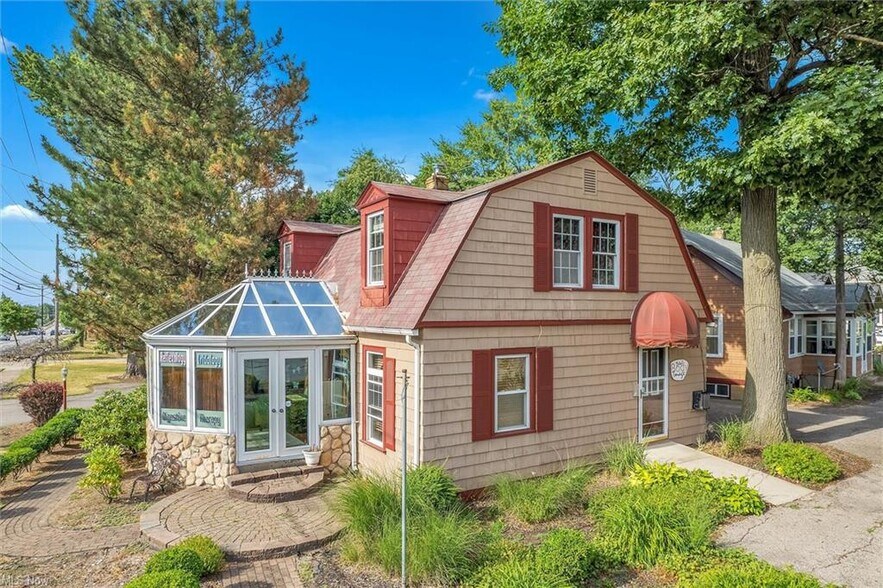 More Photos Of 7285 Center St, Mentor Office Residential For Sale