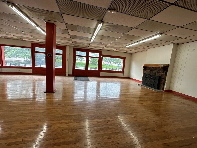 More Photos Of 322 W 3rd St, Bloomington General Retail For Sale