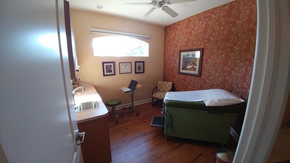 More Photos Of 530 SE 16th Pl, Cape Coral Medical For Lease