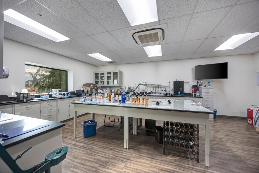 More Photos Of 8060 Keene Rd, West Richland Manufacturing For Sale