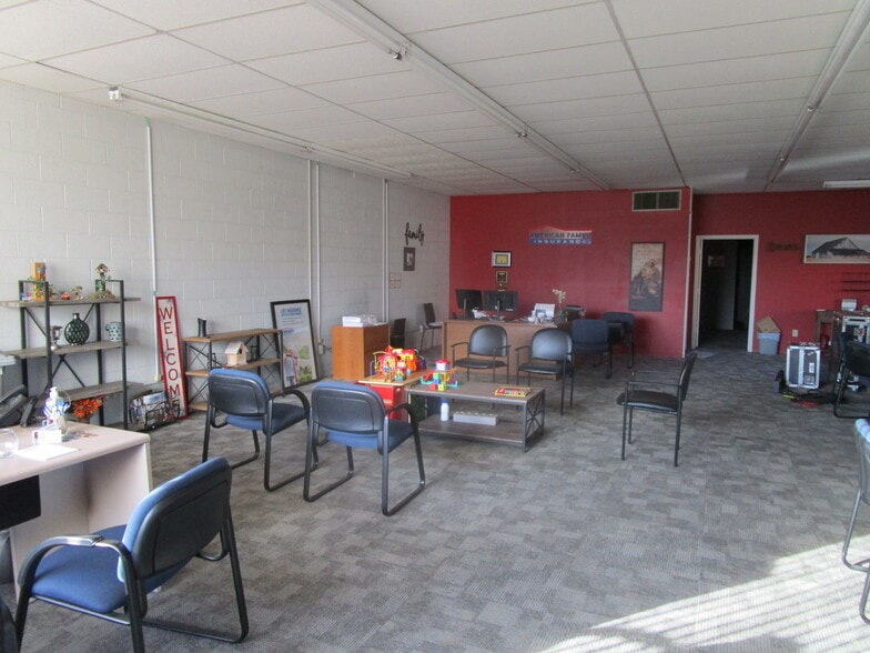 More Photos Of 605 E Kansas Ave, Garden City Office For Sale