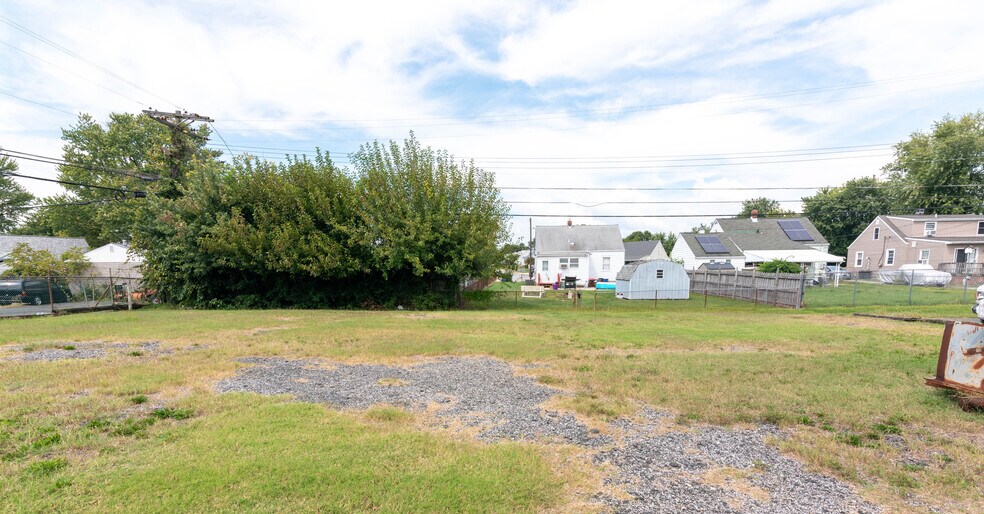 More Photos Of 106 Eastern Blvd, Essex General Retail For Sale