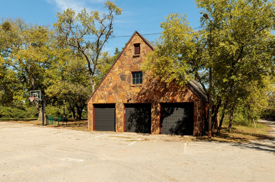 More Photos Of 7101 Miramar Blvd, Oklahoma City Specialty For Sale