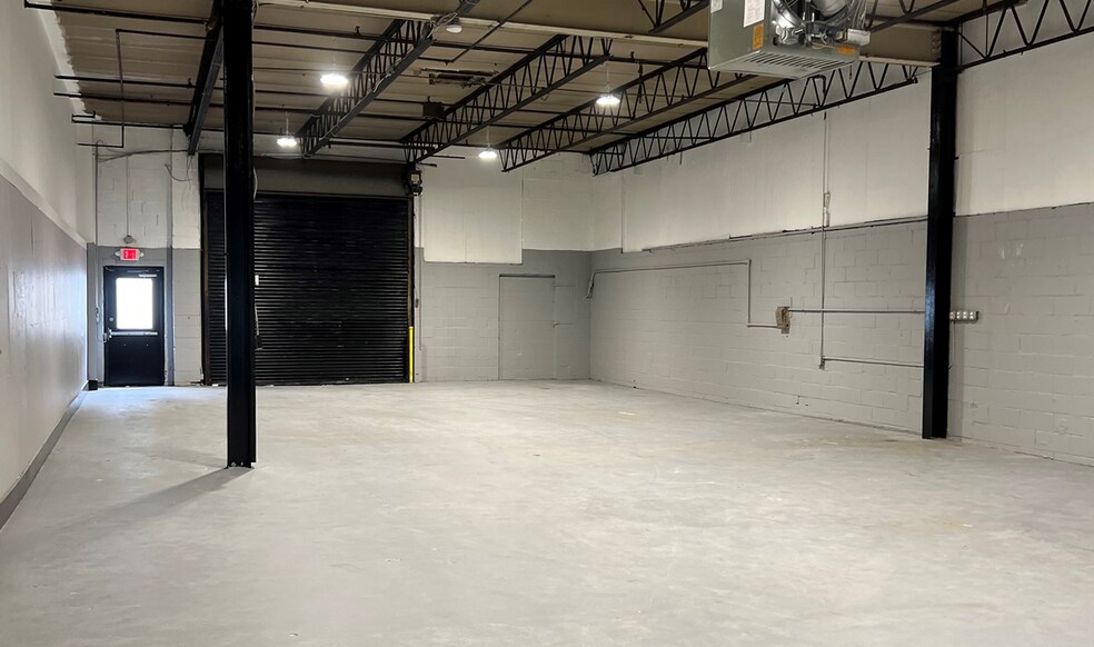 More Photos Of 100 Fairchild Ave, Plainview Warehouse For Lease
