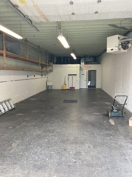 More Photos Of 4105 12 Mile Rd, Berkley Storefront For Sale