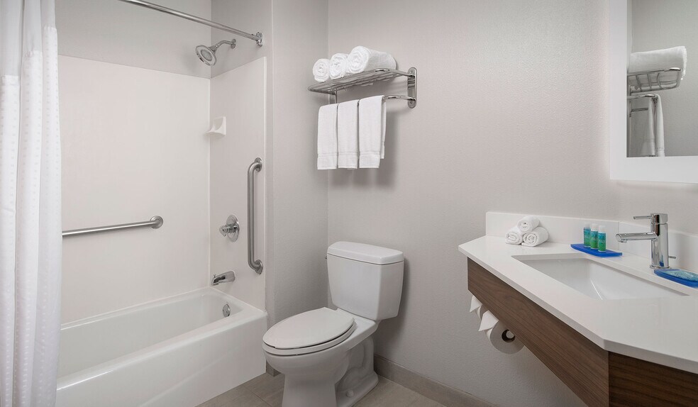 More Photos Of 120 Camaron St, San Antonio Hotel For Sale