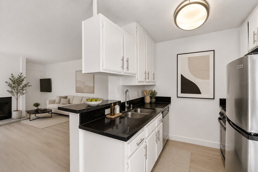 More Photos Of 320 S Arnaz Dr, Los Angeles Apartments For Sale
