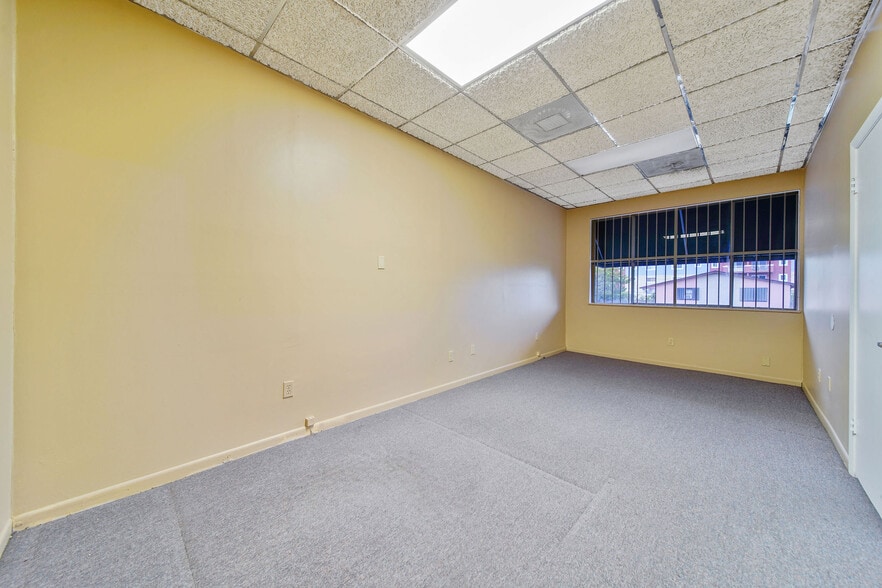 More Photos Of 25 E 4th St, Hialeah Office For Lease