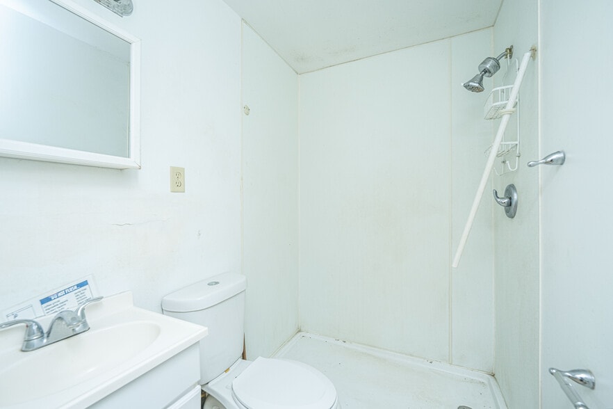 More Photos Of 1058 Edgewater Rd, Pineville Hotel For Sale