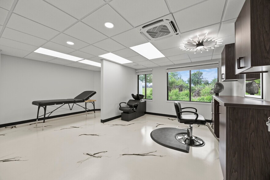 More Photos Of 4588 Kenny Rd, Columbus Storefront Retail Office For Sale