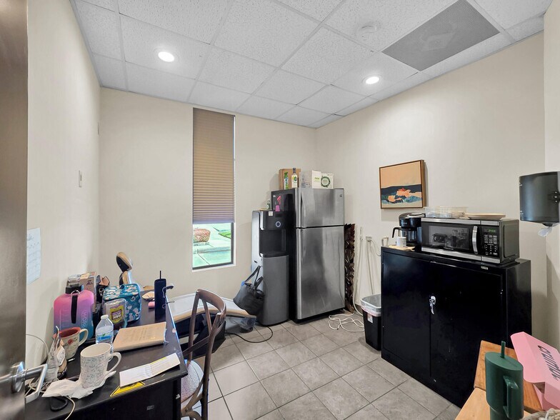 More Photos Of 6429 Fairmont Pky, Pasadena Office For Sale