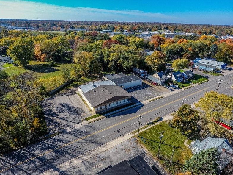 More Photos Of 1286 Pipestone Rd, Benton Harbor Light Distribution For Lease