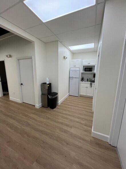More Photos Of 10220 W State Road 84, Davie Flex For Lease