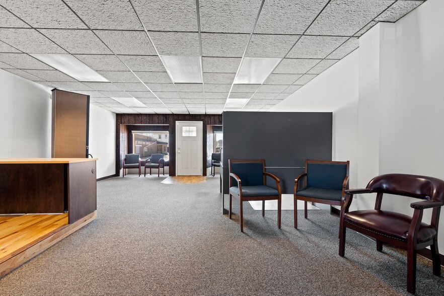 More Photos Of 1308 Washington St, Manitowoc Office For Sale
