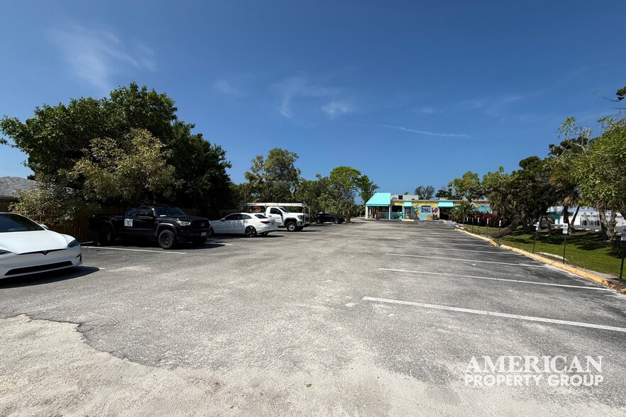 More Photos Of 5610 Gulf of Mexico Dr, Longboat Key Restaurant For Sale