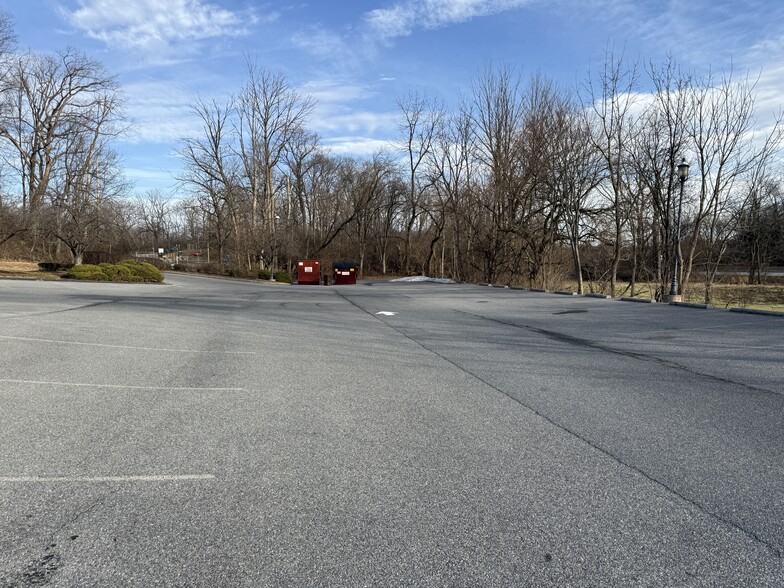 More Photos Of 6 Hearthstone Ct, Reading Medical For Lease