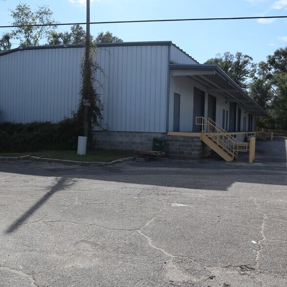 More Photos Of 800 Blountstown St, Tallahassee Warehouse For Lease