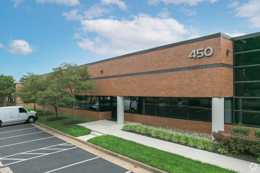 More Photos Of 450 Spring Park Pl, Herndon Unknown For Lease