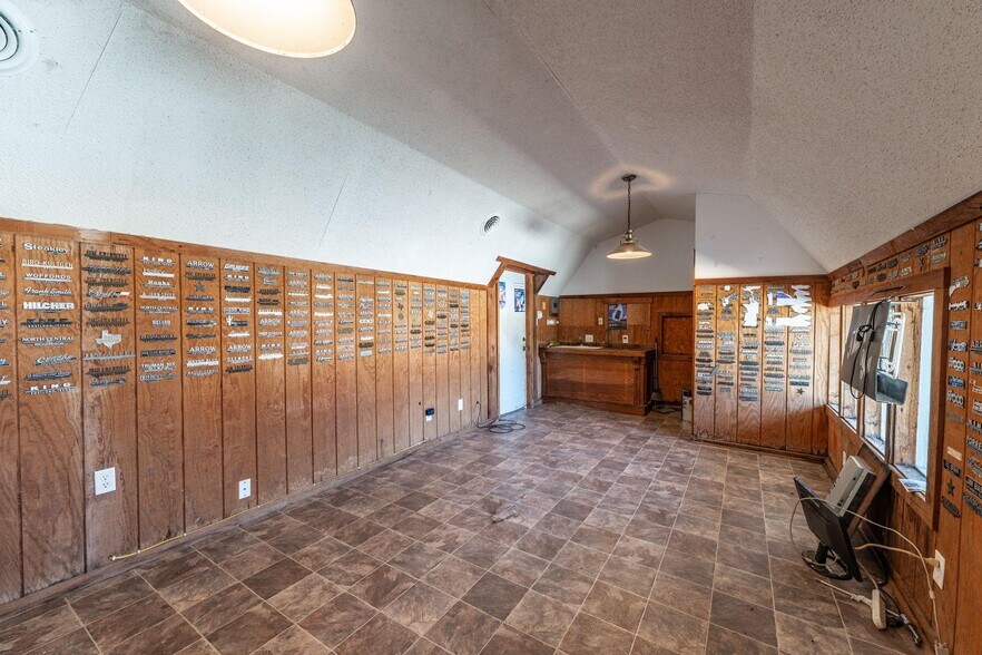 More Photos Of 929 E Main St, Eastland Carwash For Sale