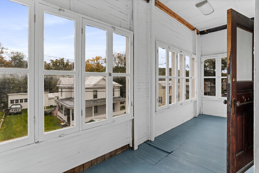 More Photos Of 102-104 N Main St, Edinburg Storefront Retail Residential For Sale