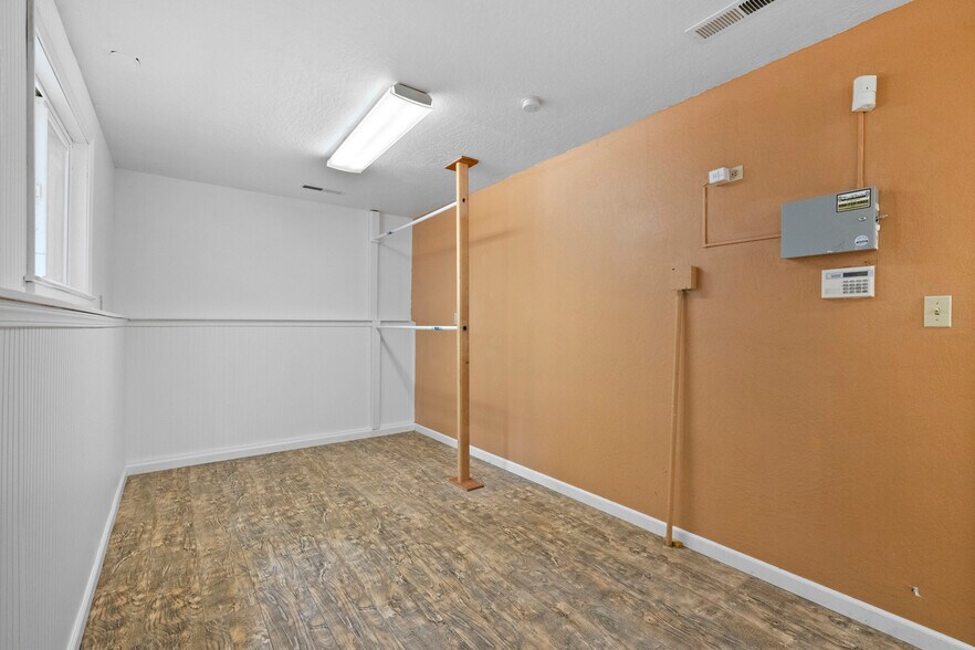 More Photos Of 1137 CA-4 Hwy, Arnold General Retail For Sale