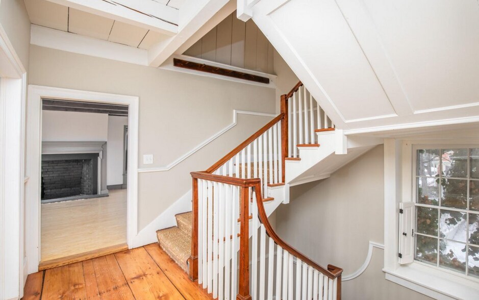 More Photos Of 43 Crown St, Kingston Office For Lease