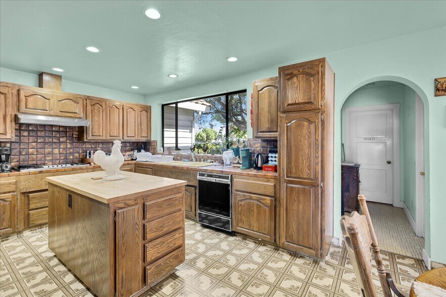 More Photos Of 1013 Front St, Soledad Hotel For Sale