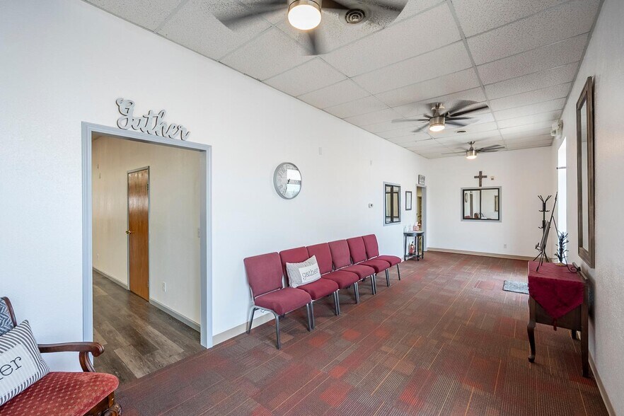 More Photos Of 140 14th Ave NW, Ephrata Flex For Sale