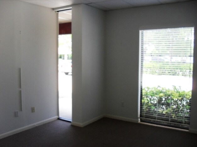 More Photos Of 4530 Arnold Ave, Naples Light Manufacturing For Lease