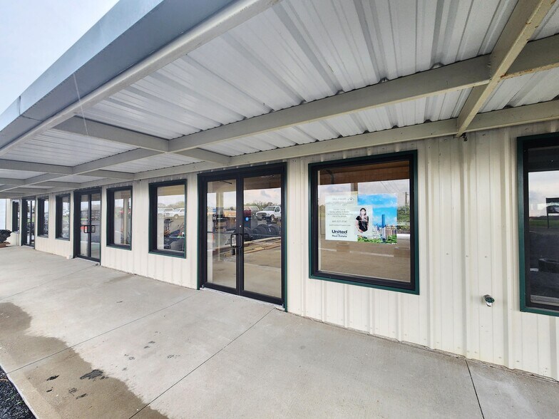 More Photos Of 902 Elliott Rd, Sherman Industrial For Lease