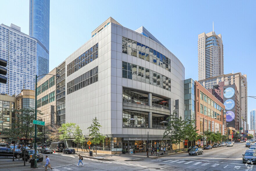 More Photos Of 43-51 E Ohio St, Chicago General Retail For Lease