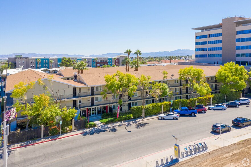 More Photos Of 707 E Carson Ave, Las Vegas Restaurant For Lease