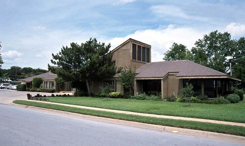 More Photos Of 800 Forest Oaks Ln, Hurst Office For Lease