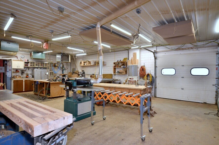 More Photos Of 514 Railroad Ave, Viroqua Manufacturing For Sale