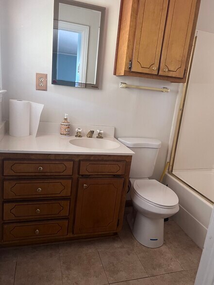 More Photos Of 1 Elizabeth Dr, Greenville Freestanding For Sale