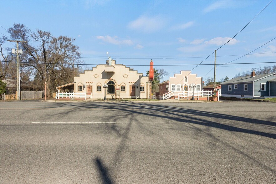 More Photos Of 310 E Buffalo St, New Buffalo General Retail For Sale