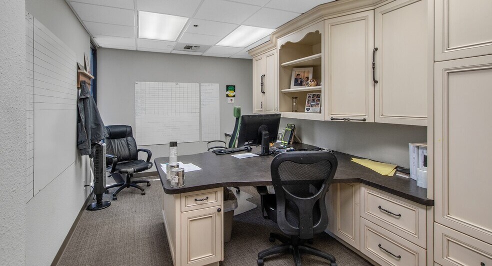 More Photos Of 23619 N 35th Dr, Glendale Warehouse For Lease