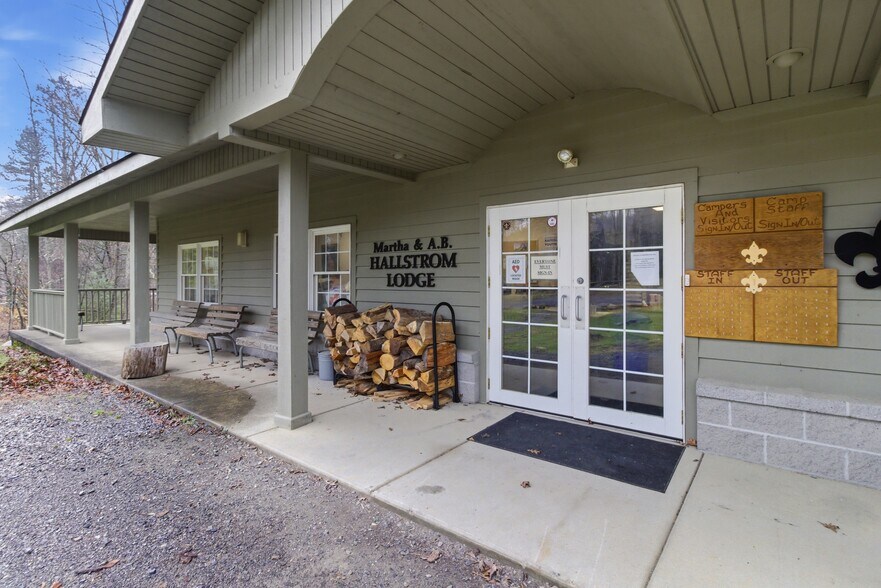 More Photos Of 89 Nolan Rd, Penfield General Retail For Sale