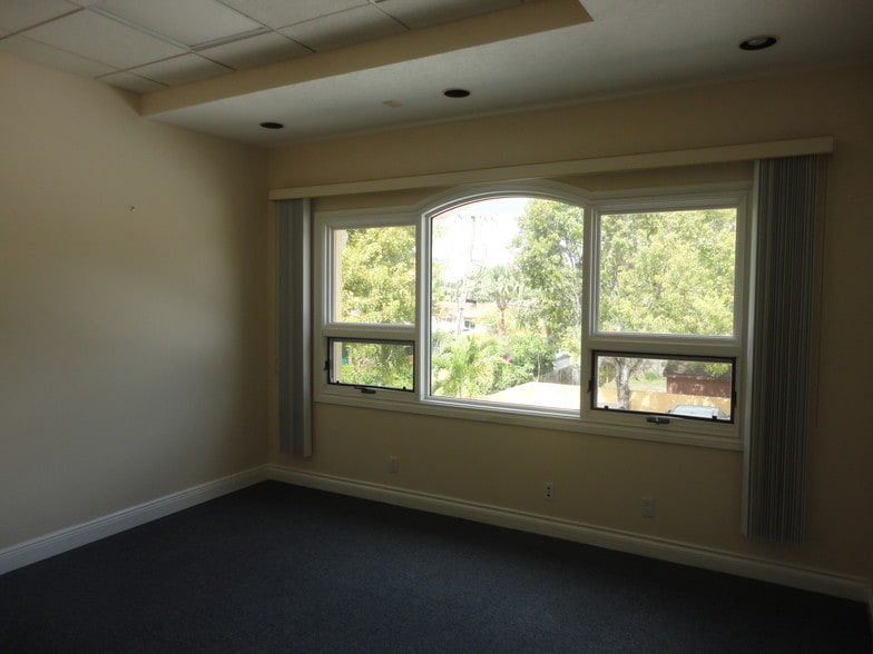 More Photos Of 461-481 E Hillsboro Blvd, Deerfield Beach Office For Lease