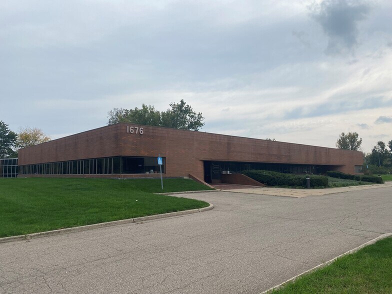 More Photos Of 1676 Viewpond Dr SE, Grand Rapids Office For Lease