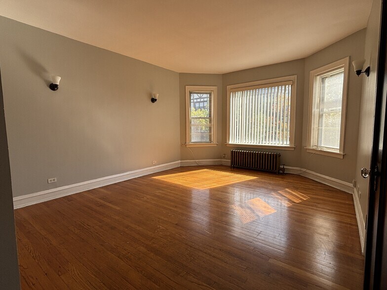 More Photos Of , Chicago Multifamily For Sale