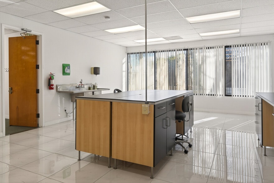 More Photos Of 22421-22429 Hesperian Blvd, Hayward Research And Development For Sale