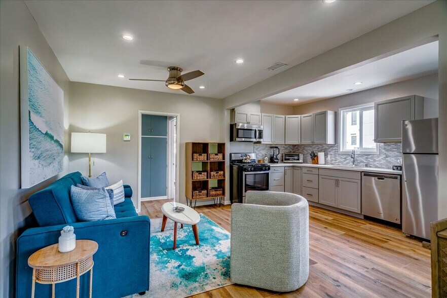 More Photos Of 323-325 Culver Blvd, Playa Del Rey Storefront Retail Residential For Sale