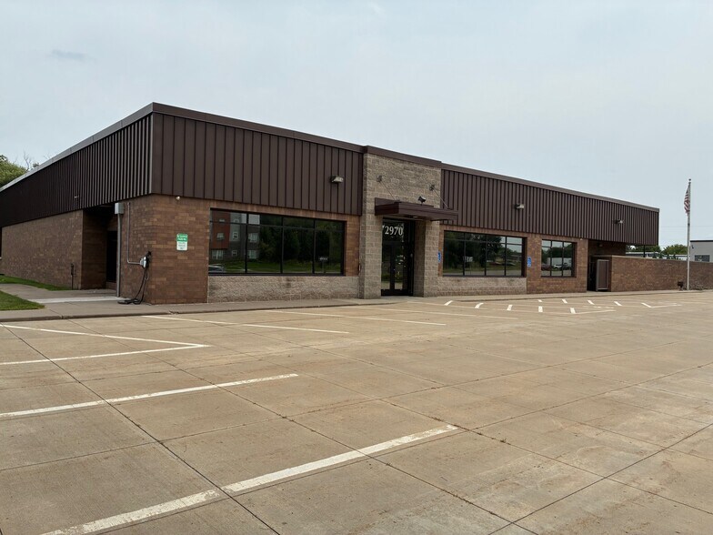 More Photos Of 2970 Lexington Ave S, Eagan Showroom For Sale