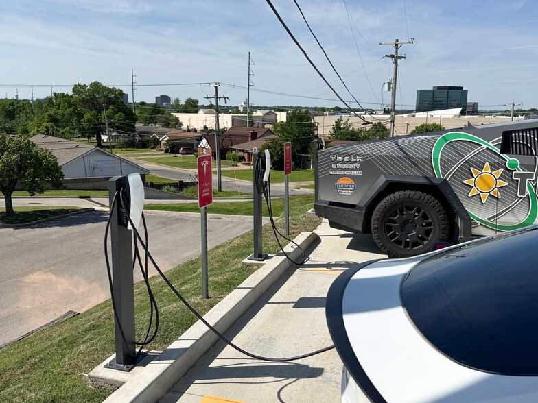 More Photos Of 5770 E Skelly Dr, Tulsa Office For Sale