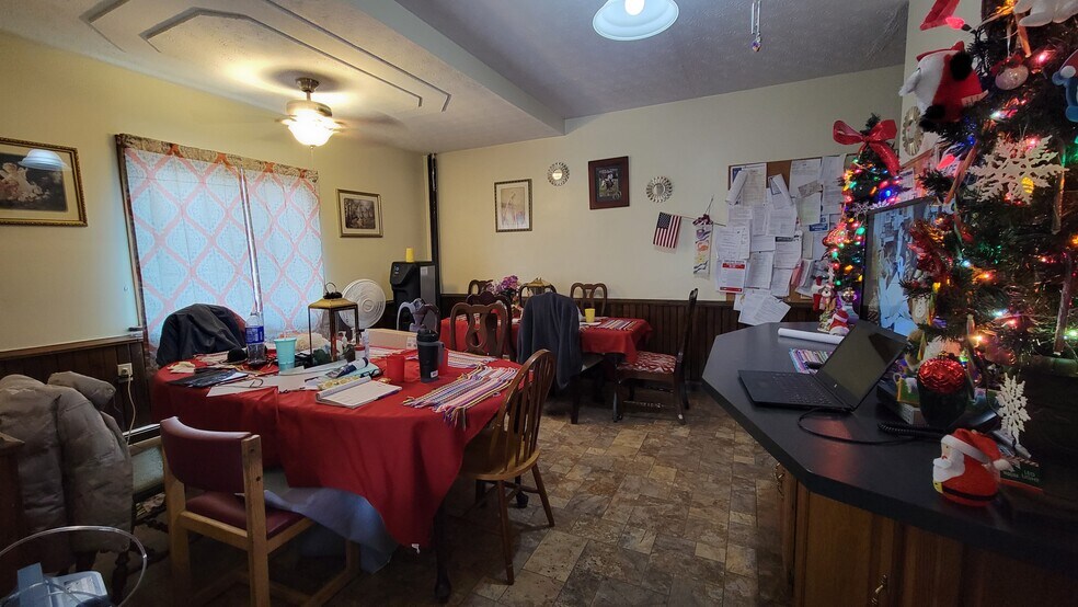 More Photos Of 522 Main St, Rockwood Specialty For Sale