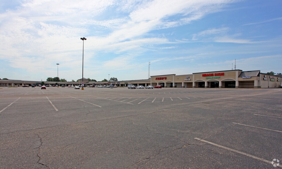 More Photos Of 127-185 Eastern Blvd, Montgomery Freestanding For Lease