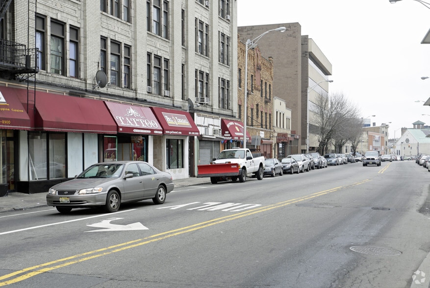 More Photos Of 584-588 Summit Ave, Jersey City Storefront Retail Office For Lease