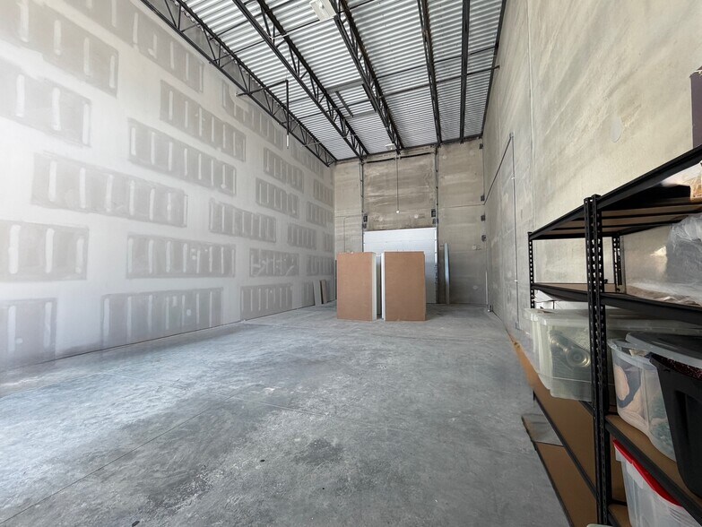 More Photos Of 14214 Bergen Boulevard Unit 102, Noblesville Flex For Sale